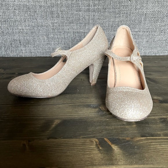 J. Adams | Shoes | Champagne Gold Glitter Kitten Heels Vintage 95s